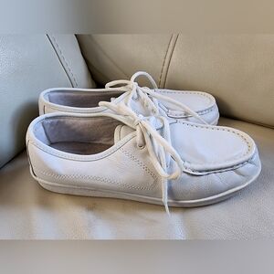 Cobbie Cuddlers Womens White Leather Nurses Shoes Lace Comfort Pro Sz 9W BlkBox
